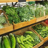 Quầy rau siêu thị nhìn bó nào cũng xanh mơn mởn: Nhân viên tiết lộ "quy tắc ngầm"