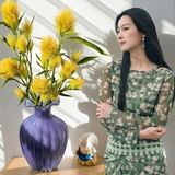 Khách đến chơi tưởng cắm "chổi lông gà" vàng rực, lại gần mới ngất ngây trước độ kiêu sa của loài hoa lạ lùng đang gây sốt hội yêu nhà