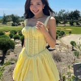 Quá khứ "mặc gì cũng được khen đẹp" của Khánh Huyền 2k4