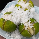 Không phải mê tín, giờ mới biết vì sao nhiều nhà luôn đặt 1 bát chanh muối ở góc phòng