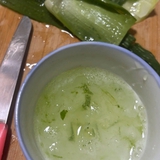 Tôi từng nghĩ phải dùng dầu xả đắt tiền mới có tóc mềm mượt, cho đến khi thử công thức 2 nguyên liệu này