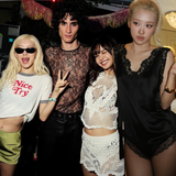 Từ nay hãy gọi Rosé là "bà hoàng váy lụa": Lăng xê từ Hàn đến Paris, California... không trật 1 nhịp nào