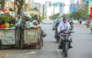 Dân còn thản nhiên ngồi ăn bên đống rác, bao giờ Hà Nội mới sạch, văn minh?