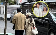 Vợ chồng Hyun Bin - Son Ye Jin tình tứ nắm tay nhau dạo phố, vô tình lọt vào ống kính "team qua đường"