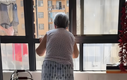 Một kiểu "BẤT HIẾU" mới âm thầm xuất hiện - Con cái coi cha mẹ như bảo mẫu miễn phí, cha mẹ thì cười: "Chuyện nên làm mà..."