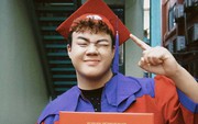 Á khoa khiến cả hội trường đứng hình vì màn 'ngã rồi thả tim' ở lễ tốt nghiệp
