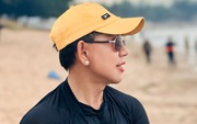 Ngoại hình nam ca sĩ U60 mới công khai bạn gái, thần thái trẻ trung hiếm thấy