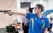 Xem xạ thủ Trịnh Thu Vinh bắn súng chuẩn bị cho SEA Games 33