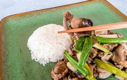 4 kiểu ăn nấm rơm đã phí dinh dưỡng còn dễ đưa bạn đến thẳng bệnh viện!