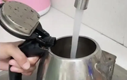 Nói thật: 3 thói quen dùng ấm đun siêu tốc đe dọa sức khỏe cả gia đình, nhiều người mắc phải không hay biết