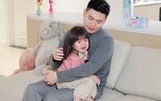 Có chuyện gì khiến cô bé tỏa nắng như Pamiuoi phải gục đầu vào vai ba Long òa khóc nức nở?