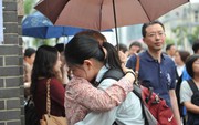 Phụ huynh EQ thấp hay nói 4 câu này trong khi chờ điểm thi của con