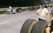 Gia Lai: Xe tải văng bánh, người chạy bộ tử vong tại chỗ