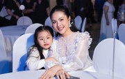 Vân Trang khoe vở học đầu năm "đặc biệt" của con, phụ huynh ào ào hỏi chỗ mua: Sự thật được tiết lộ mới bất ngờ!