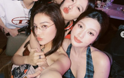 Hoa hậu Kỳ Duyên công khai ảnh thân mật bên Hoa hậu Thiên Ân