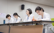 Lương bác sĩ nội trú mới ra trường năm 2025 là bao nhiêu?