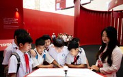Khối học sinh nườm nượp đổ về triển lãm to nhất Việt Nam