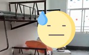 Căn phòng KTX khiến tân sinh viên hãi hùng, phụ huynh đưa con đến nhập học bức xúc