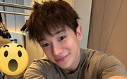 Nam ca sĩ gây bão với bức ảnh selfie 2 triệu view, dân mạng sốc vì 1 thứ không phải gương mặt!