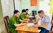 Công an xác minh giao dịch chuyển 70 triệu đồng vào tài khoản 55112xxxxx Techcombank, một người đàn ông được mời làm việc