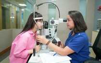Hành trình vượt qua nỗi sợ mổ cận của nữ văn phòng: Thu nhập tăng nhiều lần sau khi tháo kính