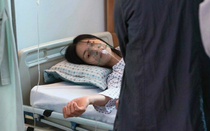 Cô gái trẻ qua đời sau 2 tuần phát hiện ung thư phổi, bác sĩ cảnh báo: Ho theo 3 kiểu này coi chừng "án tử"