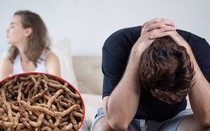 "Sĩ diện" với bạn đời, nhiều quý ông tuổi 40 tìm “đường tắt” cho chuyện phòng the: Khi bản lĩnh hóa thành ác mộng