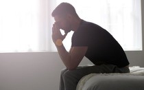 Làm "chuyện ấy" 1 mình có hại cho thận?