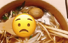 Cô gái mua bún bò về ăn còn bị quán "chơi khó" ở một chi tiết đặc biệt: Là vô tình hay cố ý đây?