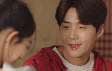 Kim Seon Ho ngoài đời bị đồn ép bồ cũ phá thai thế mà lên phim lại rủ Shin Min Ah "đẻ hai đứa" mới tài!