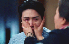 Kim Seon Ho bị cô lập hoàn toàn trước scandal: Website công ty "bay màu", bạn gái "thắng lòng dân" nhờ... Hometown Cha-Cha-Cha?