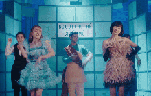 Vào xem hai "tấm chiếu mới" Thiều Bảo Trâm - Hiền Hồ trải như nào, ai ngờ được "bonus" thêm Quán quân chương trình rap