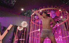 Nổi da gà với màn nhảy sexy của Ngà "trai bao" ở Cây Táo Nở Hoa: "Nhìn ngán quá Trương Thế Vinh ơi!"