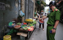 Hà Nội: Lực lượng chức năng ra quân tuyên truyền người dân dừng bán bia hơi và chợ cóc để phòng dịch Covid-19