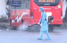 Cụ bà 79 tuổi mắc COVID-19, con trai và cháu nội cũng mắc bệnh