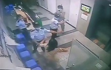 Công an điều tra vụ người phụ nữ hành hung bảo vệ chung cư ở Sài Gòn vì bị nhắc nhở đeo khẩu trang