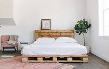 Mê giường pallet mà chưa biết decor, bạn chỉ cần tậu 5 thứ này là có thành quả mỹ mãn mà chẳng tốn nhiều