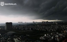 Ảnh: Bầu trời Hà Nội tối sầm, cơn mưa tầm tã ập đến cuối chiều