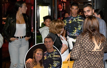 Ronaldo và bạn gái đưa mẹ Dolores đi ăn mừng màn ra mắt MU hoàn hảo