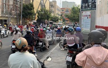 NGAY LÚC NÀY: Nhiều người kéo đến shop của Trang Nemo để "hóng" giải quyết mâu thuẫn, bất chấp đó là tin giả