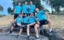 Hội tuyển thủ Việt Nam dạo chơi Australia, nghêu ngao hát cực vui