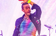 Chris Martin của Coldplay bị nhiễm trùng phổi nghiêm trọng