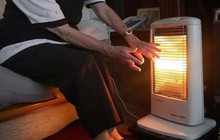 Trời trở lạnh, các gia đình cần ghi nhớ vài điều khi dùng thiết bị sưởi ấm để tiết kiệm điện và không gây hại cho sức khỏe