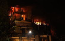 3 căn nhà phố cổ Hà Nội cháy ngùn ngụt trong đêm, nhiều tài sản bị thiêu rụi