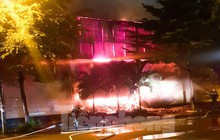 Nhà kho ở Quy Nhơn chìm trong biển lửa, cột khói bốc cao hàng chục mét