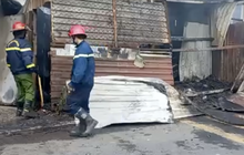 Bình Dương: Cháy vựa phế liệu và 2 quán cafe, cảnh sát nỗ lực khống chế ngọn lửa