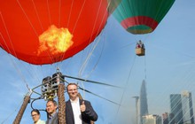 Clip, ảnh: Người dân TP.HCM hào hứng khi được ngắm toàn cảnh thành phố bằng khinh khí cầu
