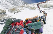 Thám hiểm Everest theo phong cách nhà giàu: 3 tỷ đồng ở khách sạn 5 sao, có quầy bar, tiệm bánh riêng, đắt đỏ nhưng người lên núi vẫn xếp hàng dài gây tắc nghẽn