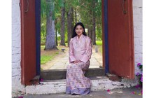 Hoàng hậu Bhutan đón sinh nhật với vẻ đẹp không tuổi, để "Hoàng tử Rồng" một mình làm nhiệm vụ hoàng gia ở tuổi lên 6