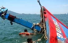 2 tàu cá ngư dân Quảng Trị gặp nạn khi đang di chuyển tránh bão